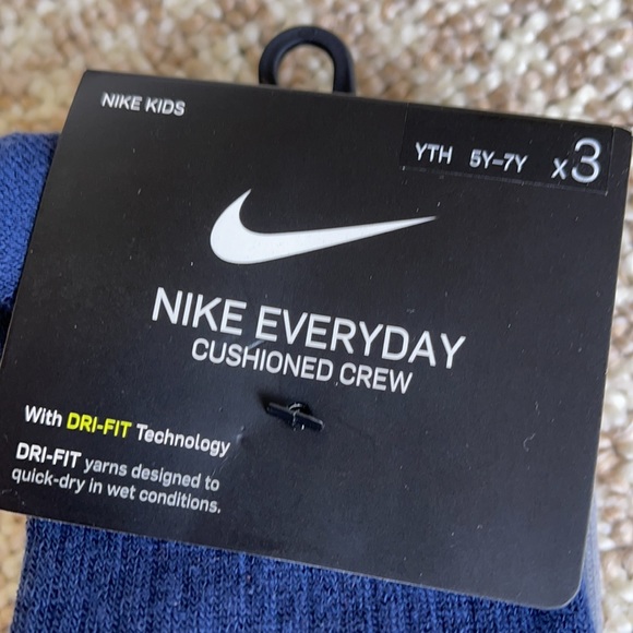 Nike Everyday Cushioned Crew Socks with Dri-Fit Technology, 3-pack - Picture 2 of 16